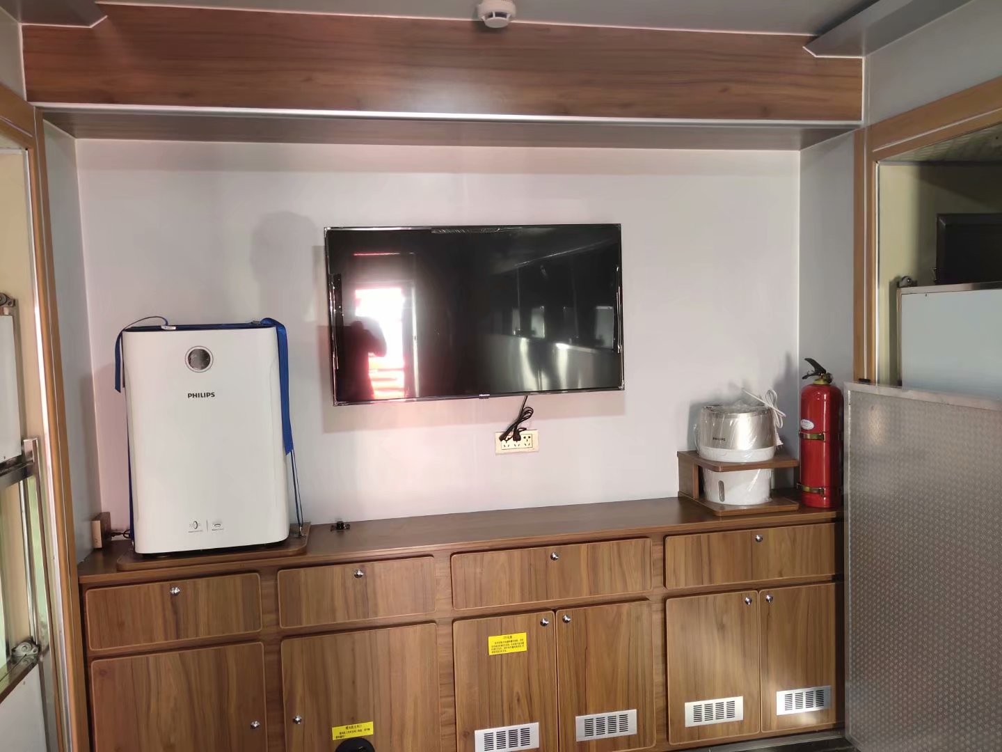 重汽后雙橋宿營(yíng)車